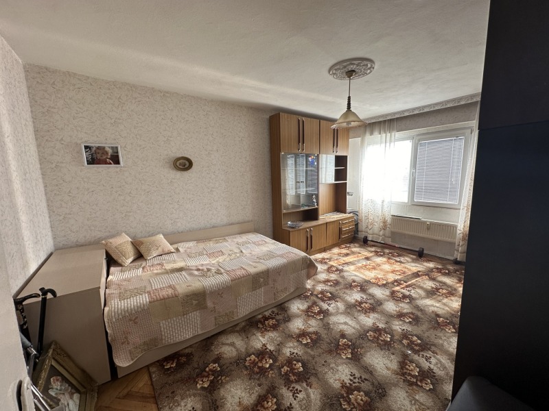 De vânzare  2 dormitoare Șumen , Traciia , 75 mp | 57213981 - imagine [3]