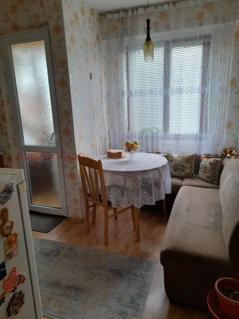 Продава 3-СТАЕН, гр. Свищов, област Велико Търново, снимка 2 - Апартаменти - 52784855