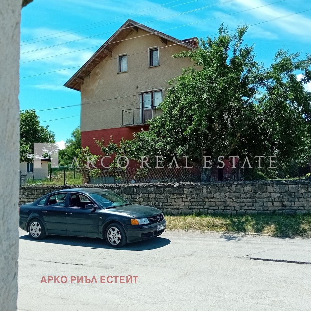 Продава КЪЩА, с. Опицвет, област София област