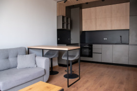1 quarto Briz, Varna