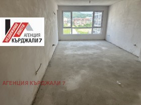 1 sypialnia Wazrożdenci, Kardżali
