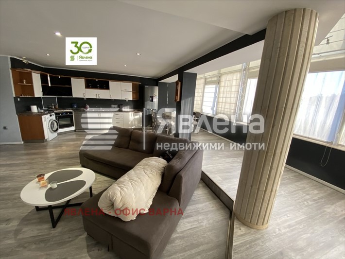 In vendita  2 camere da letto Varna , Konfuto , 150 mq | 18359527