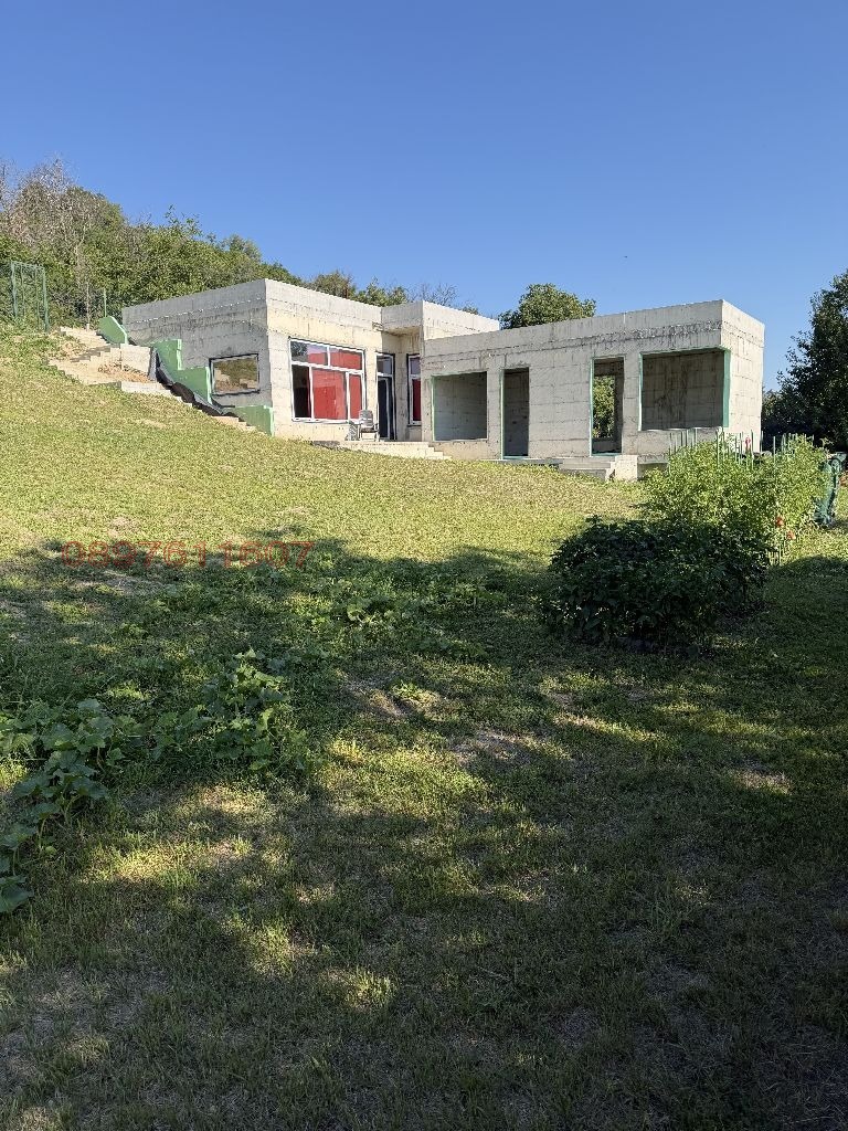 Продава КЪЩА, гр. Шумен, м-т Сакарка, снимка 2 - Къщи - 56072691