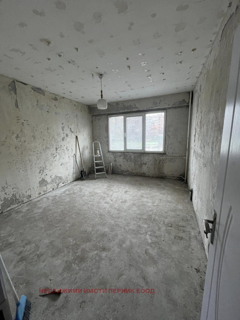 Продава 3-СТАЕН, гр. Перник, Изток, снимка 11 - Апартаменти - 52547838