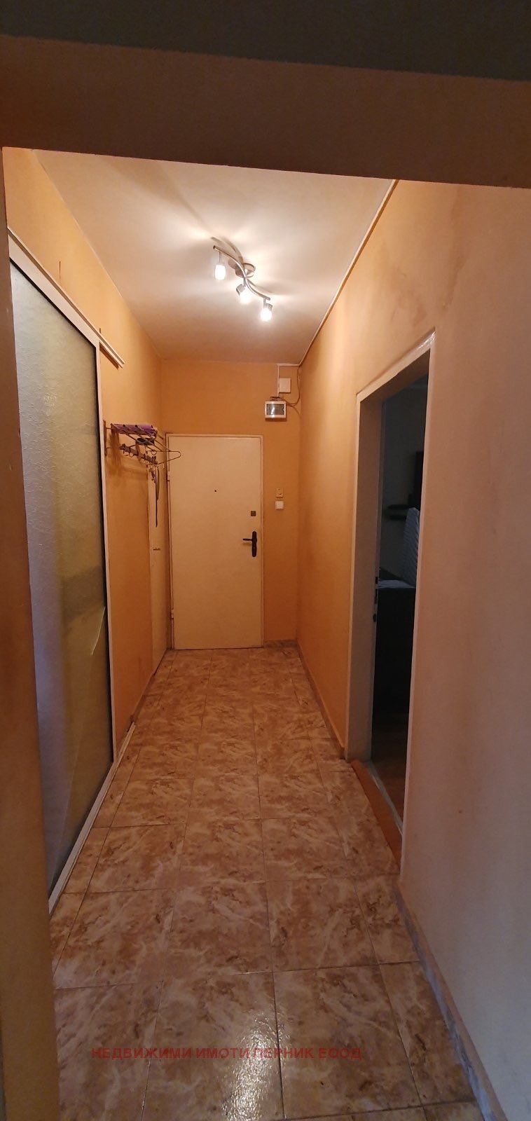 Продава 3-СТАЕН, гр. Перник, Изток, снимка 5 - Апартаменти - 52547838