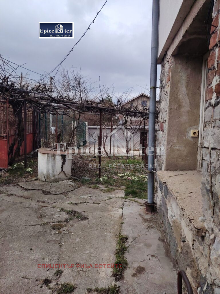 Продава ЕТАЖ ОТ КЪЩА, гр. Перник, Църква, снимка 13 - Етаж от къща - 53946048