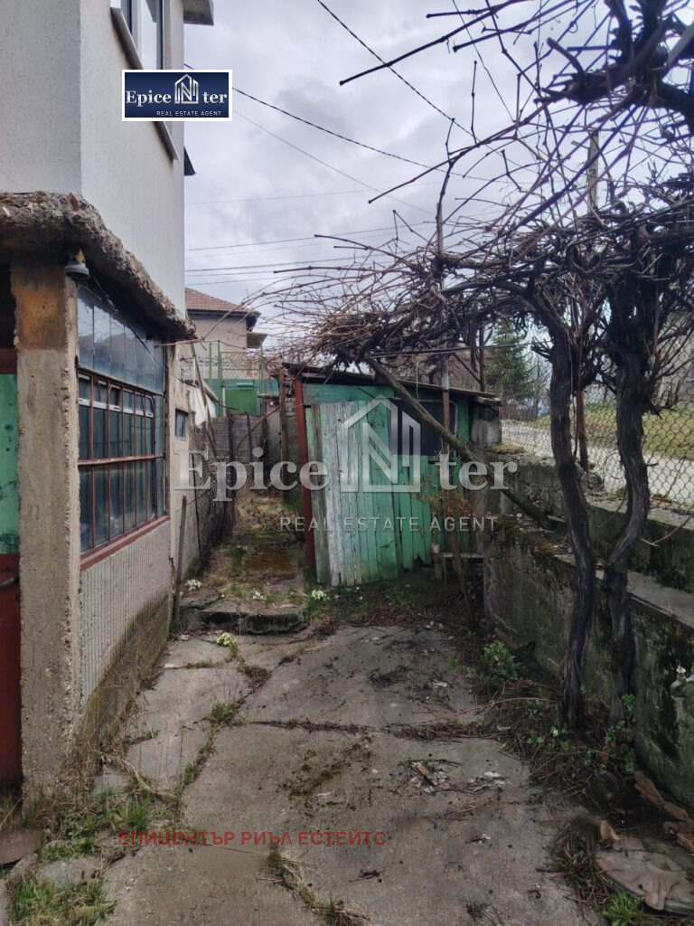 Продава ЕТАЖ ОТ КЪЩА, гр. Перник, Църква, снимка 12 - Етаж от къща - 53946048