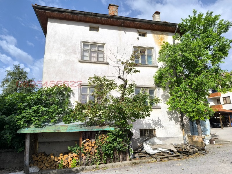 Продава КЪЩА, с. Средногорци, област Смолян