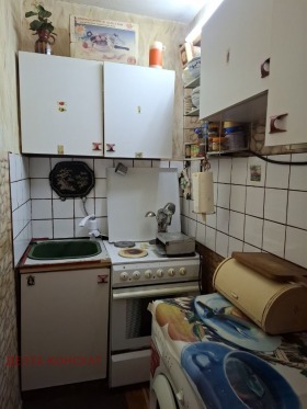 Studio Teva, Pernik 8
