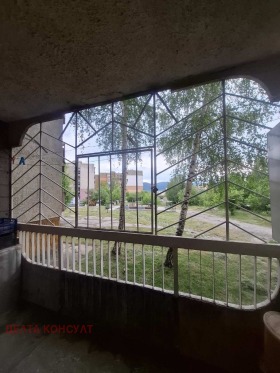 Studio Teva, Pernik 4