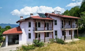 House Apriltsi, region Lovech 6