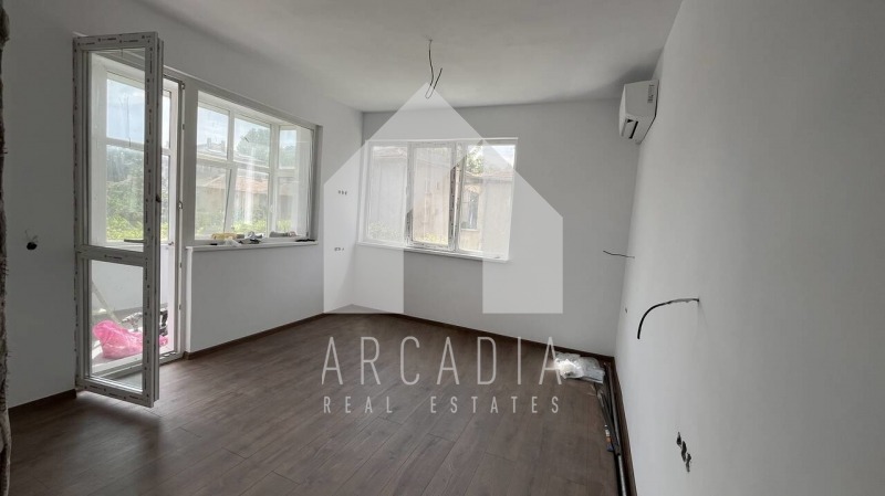 Продава ЕТАЖ ОТ КЪЩА, гр. Пловдив, Христо Смирненски, снимка 2 - Етаж от къща - 55030334