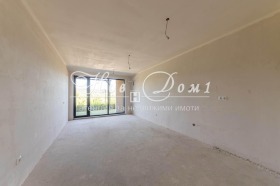 Studio Colhozen pazar, Varna