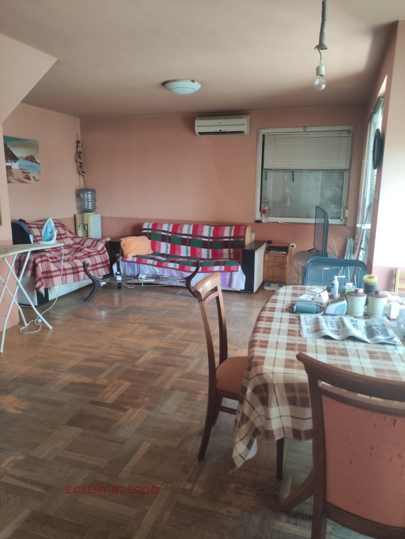 En venta  Casita Plovdiv , Jristo Smirnenski , 102 metros cuadrados | 78799059