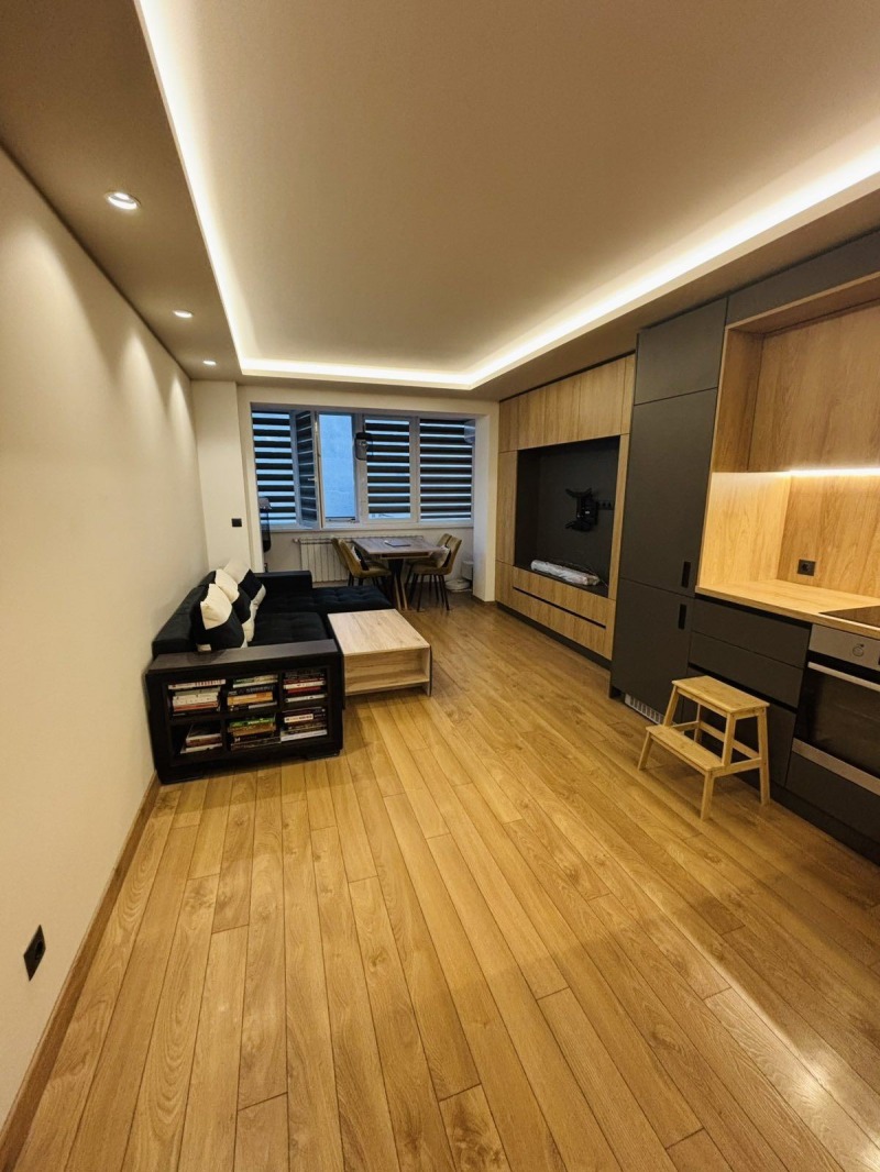 Продаја  2 спаваће собе Софија , Лјулин 3 , 65 м2 | 84119187