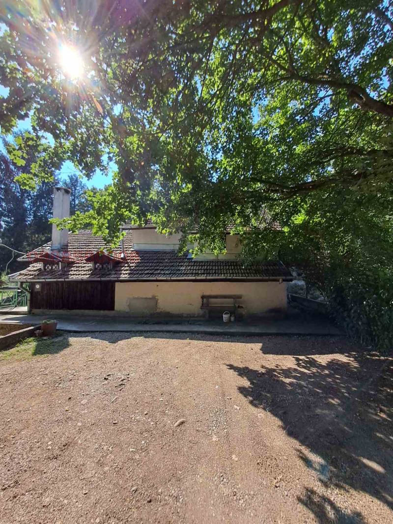 Продава ВИЛА, с. Садовец, област Плевен, снимка 2 - Вили - 52779869