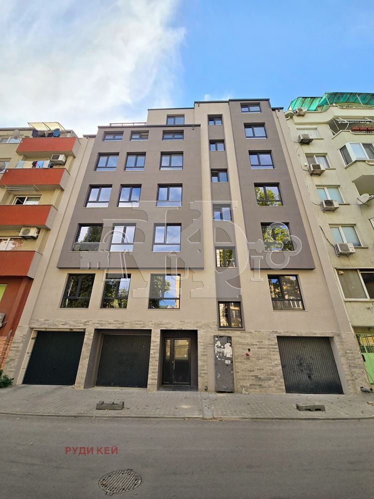 Продава  Гараж, паркомясто, град Варна, Колхозен пазар • 51 000 EUR • ID 42097631 — holmes.bg - [1] 