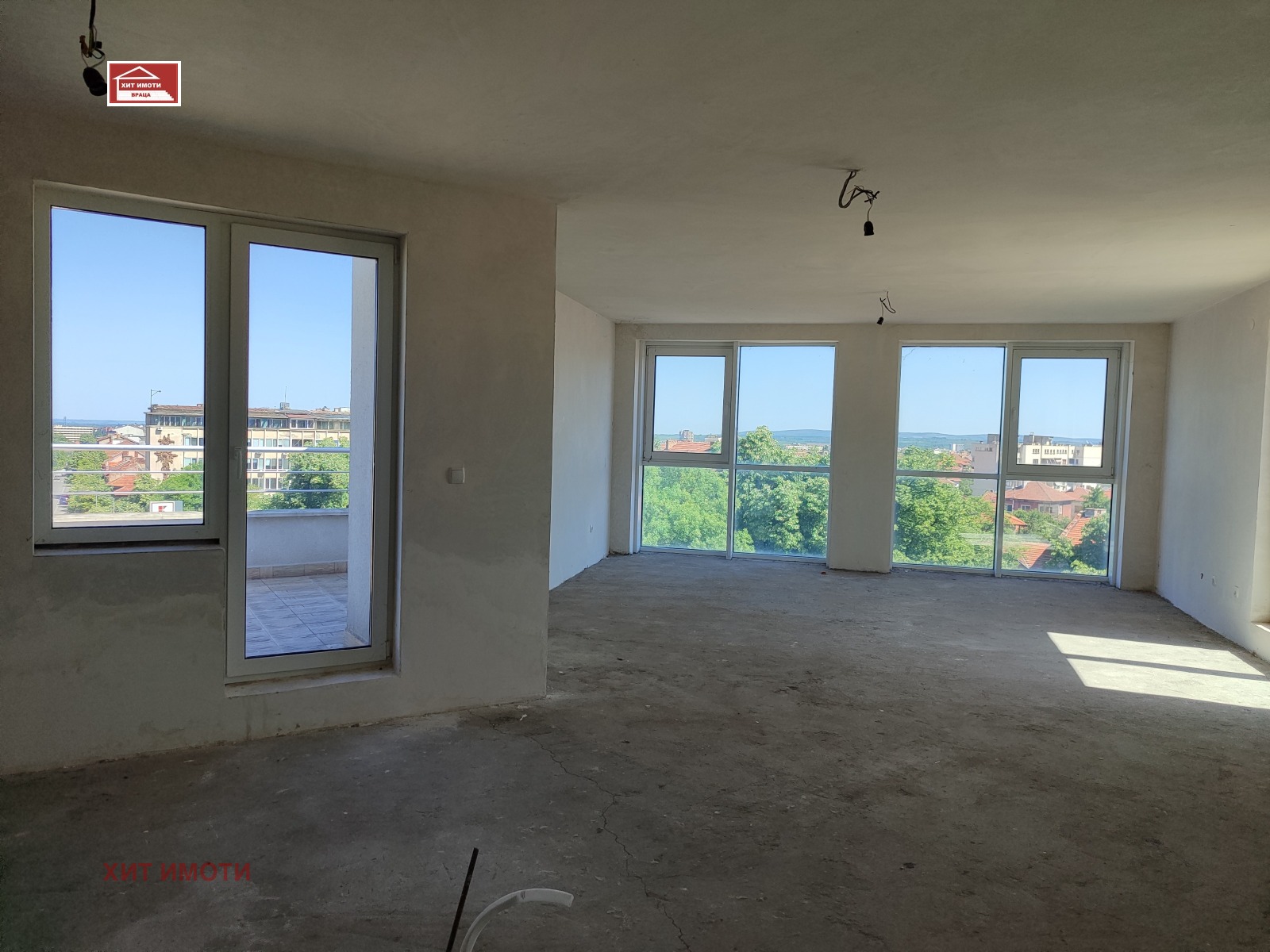 Продава МНОГОСТАЕН, гр. Враца, Център, снимка 2 - Апартаменти - 53137042