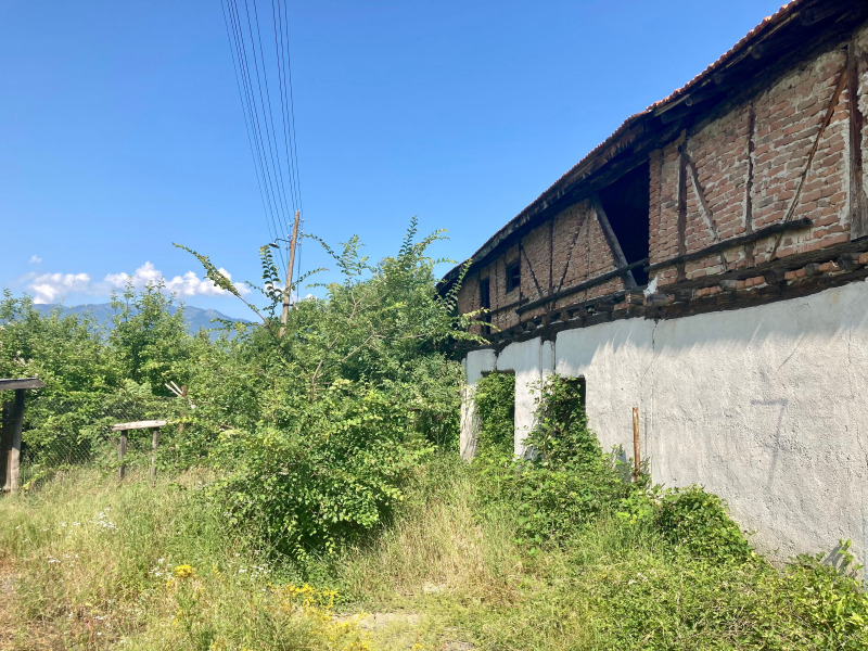 Продава САМОСТОЯТЕЛНА СГРАДА в област Благоевград, с. Марчево - 1012 кв.м / 130 000 € » 254 257.90 лв., Д и Д