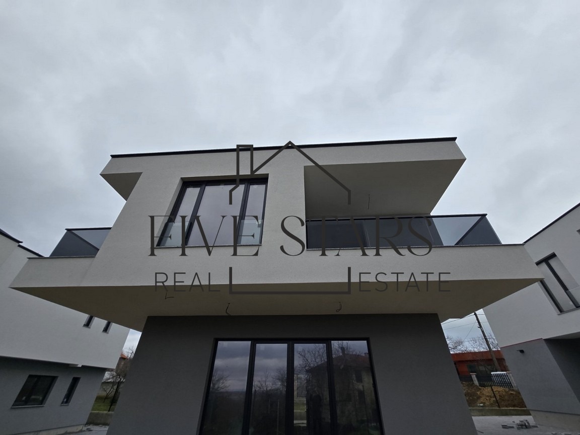 Продава КЪЩА, гр. Варна, м-т Боровец - юг