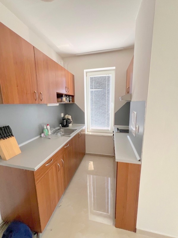 Продава МНОГОСТАЕН, гр. Бургас, Сарафово, снимка 3 - Апартаменти - 52612901