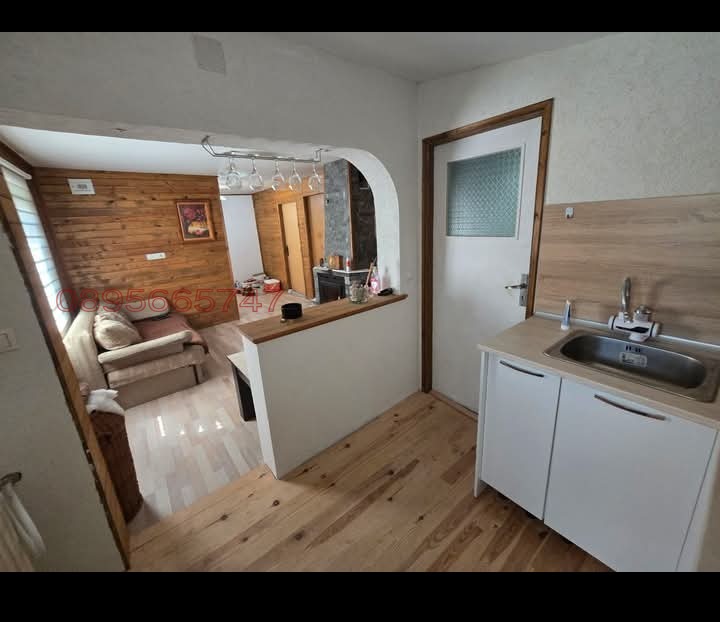 Продава ВИЛА, гр. Шумен, м-т Под Манастира, снимка 5 - Вили - 56277857