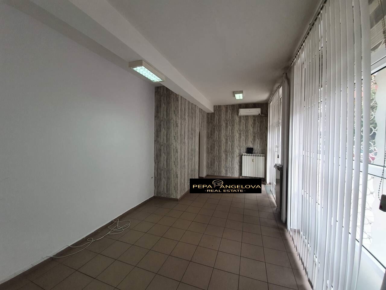 Продава ОФИС, гр. Пловдив, Център, снимка 2 - Офиси - 54999424
