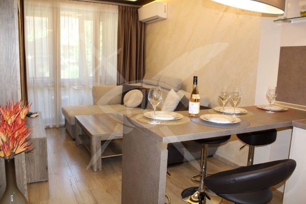 Продава 2-СТАЕН, гр. Бургас, Лазур, снимка 2 - Апартаменти - 53676409