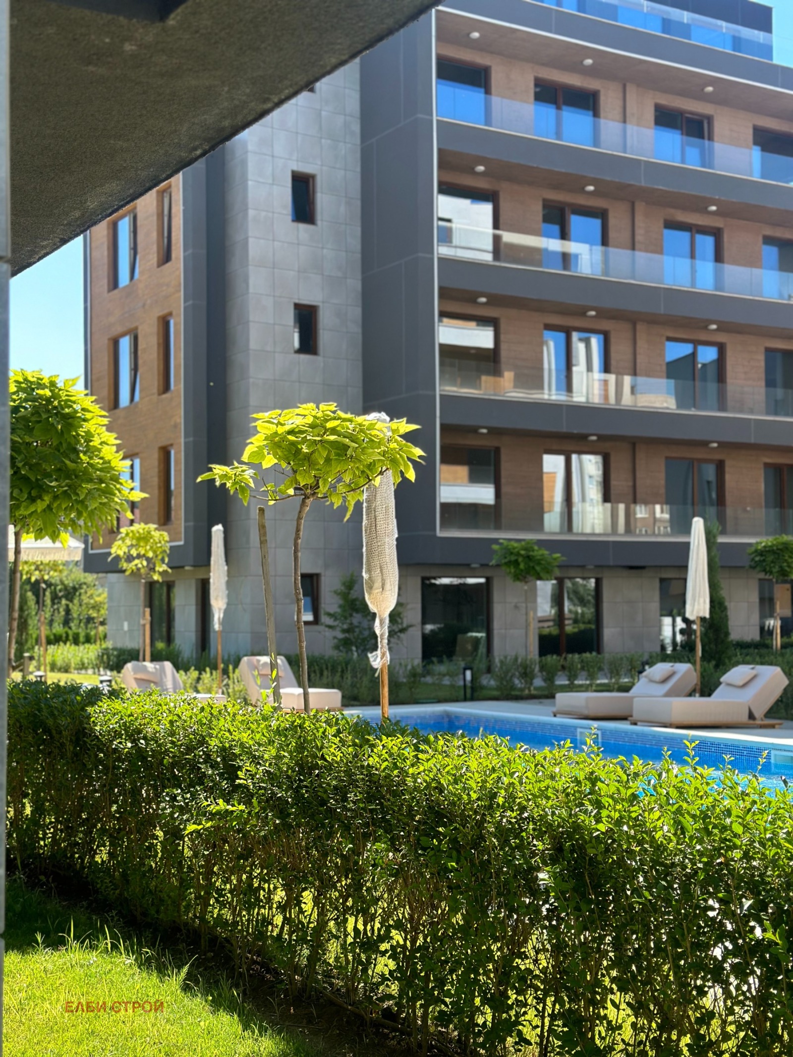 Продава 3-СТАЕН, гр. Перник, Изток