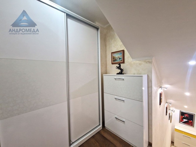 Продава  3-стаен град Плевен , 9-ти квартал , 163 кв.м | 23022169 - изображение [16]