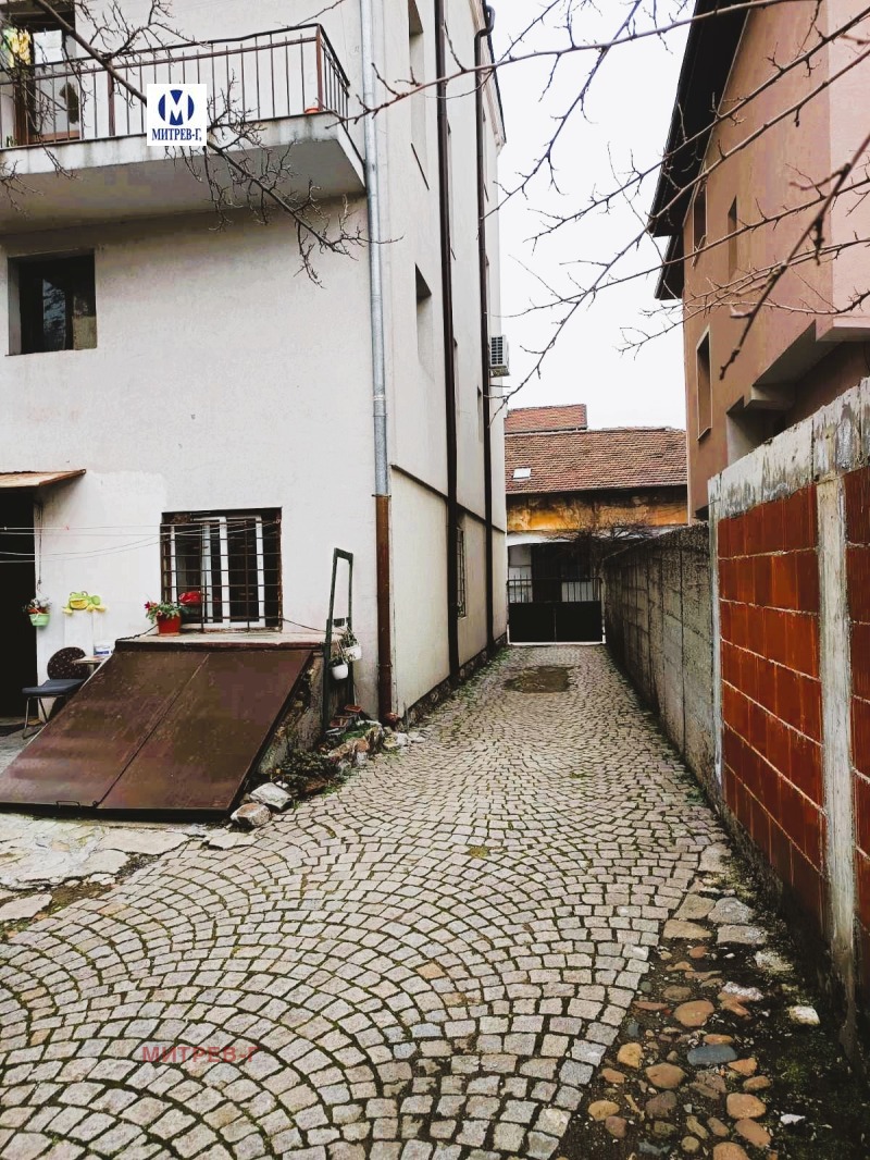 Продава ЕТАЖ ОТ КЪЩА, гр. София, Център, снимка 3 - Етаж от къща - 53453469