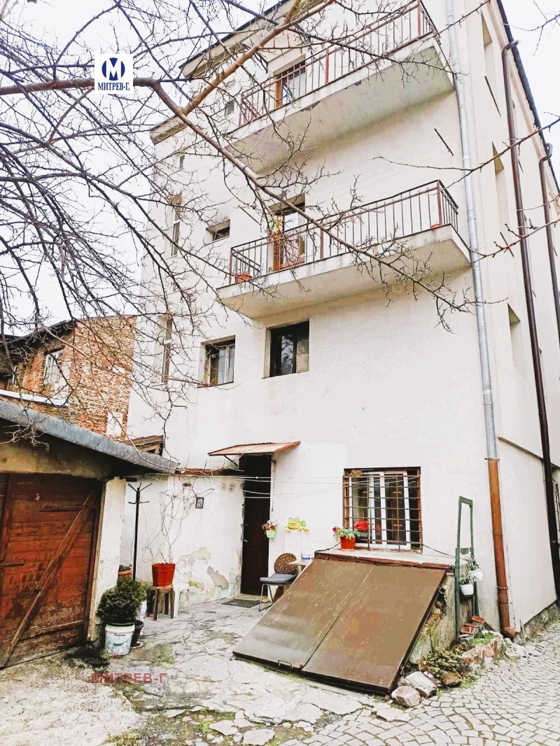 Продава ЕТАЖ ОТ КЪЩА, гр. София, Център, снимка 2 - Етаж от къща - 53453469