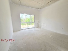 1 quarto Mladost 1, Varna