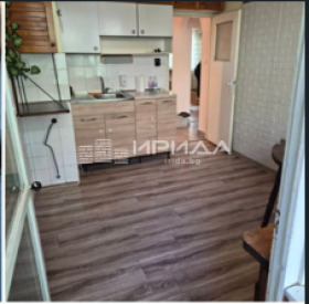 Продава 3-СТАЕН, гр. София, Света Троица