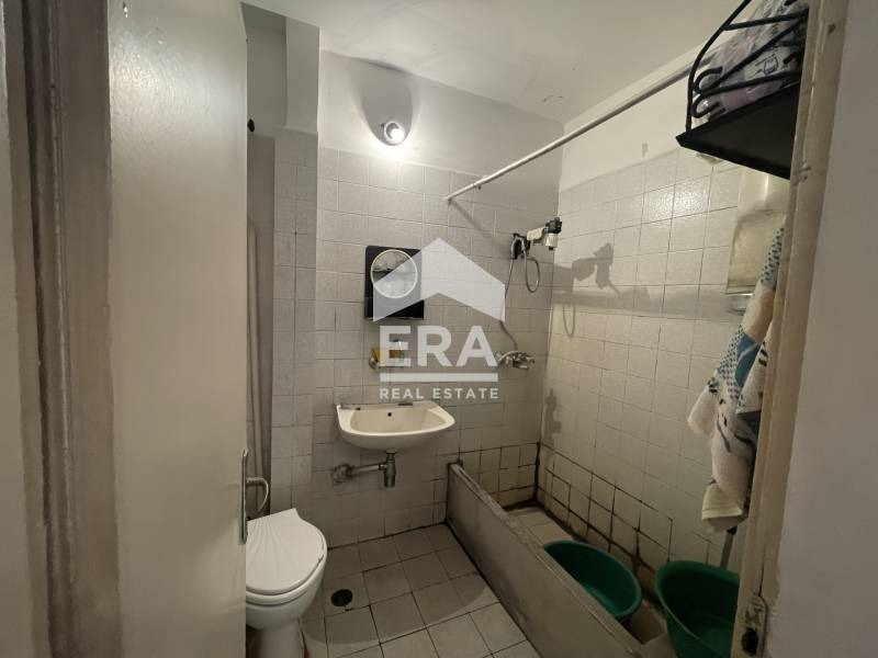 Продава  2-стаен град Кърджали , Център , 94 кв.м | 81912733 - изображение [15]