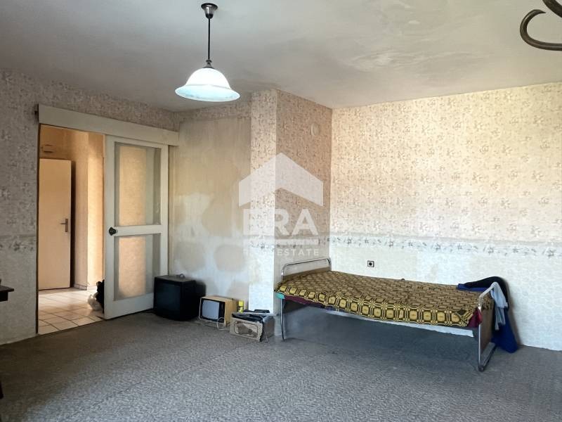 Продава  2-стаен град Кърджали , Център , 94 кв.м | 81912733 - изображение [12]