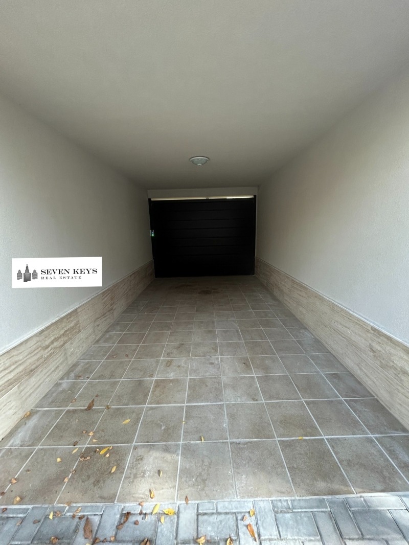 Продава ГАРАЖ, ПАРКОМЯСТО, гр. Варна, Център, снимка 2 - Гаражи и паркоместа - 53415583