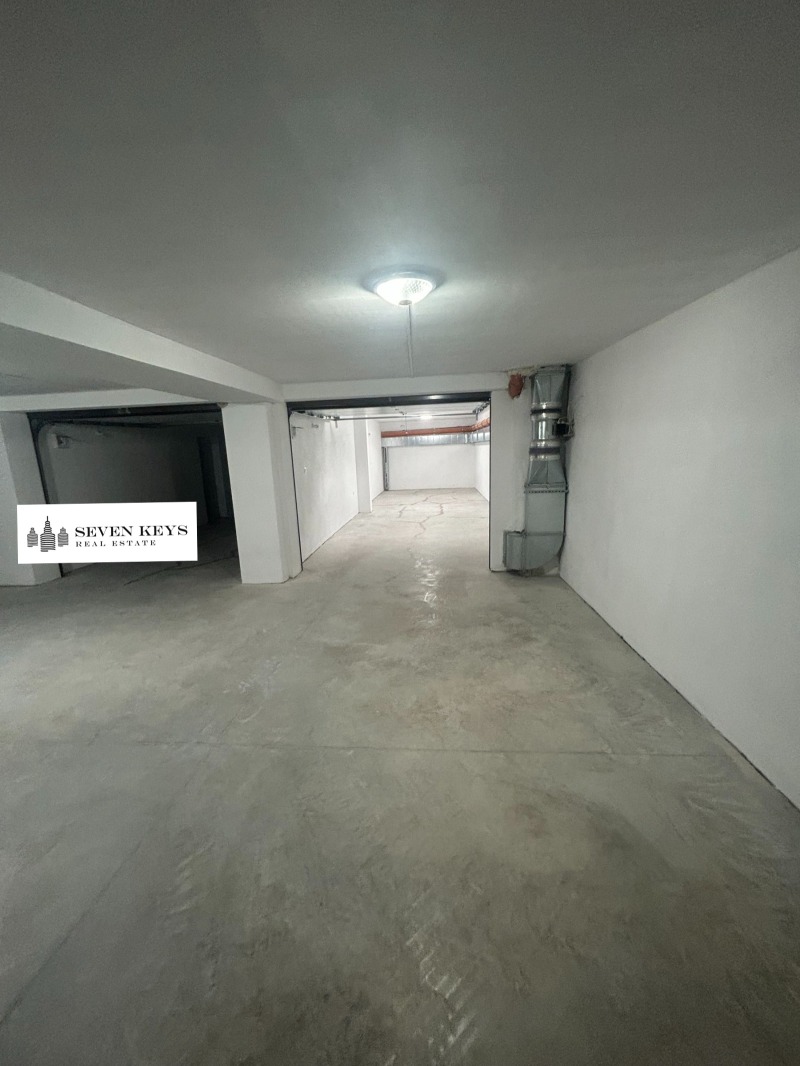 Продава ГАРАЖ, ПАРКОМЯСТО, гр. Варна, Център, снимка 4 - Гаражи и паркоместа - 53415583