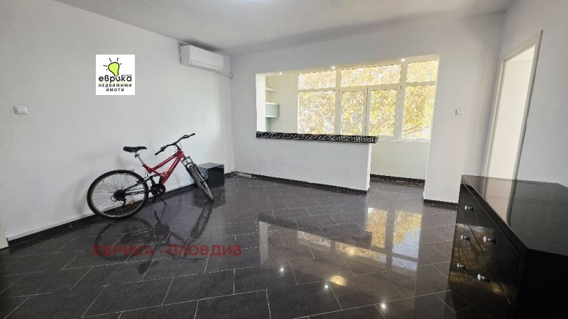 Продава 2-СТАЕН, гр. Пловдив, Кършияка, снимка 2 - Апартаменти - 52454027