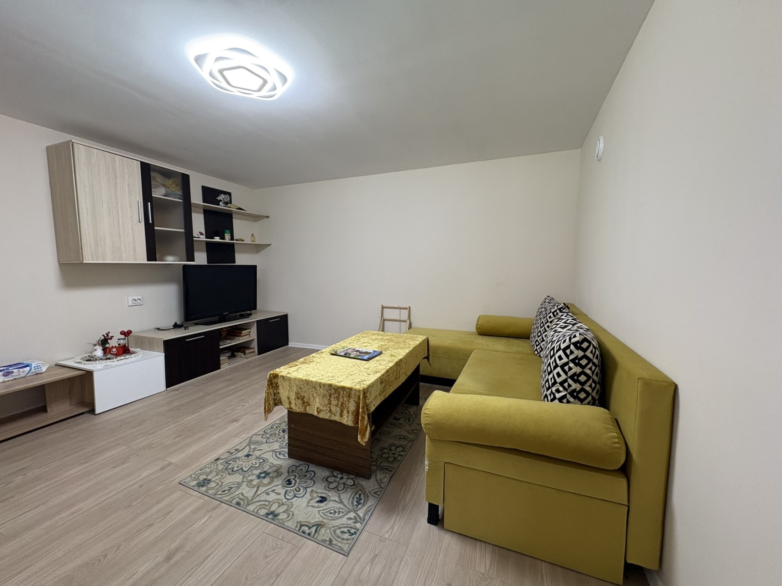 Продава КЪЩА, с. Веселиново, област Шумен, снимка 2 - Къщи - 54226698