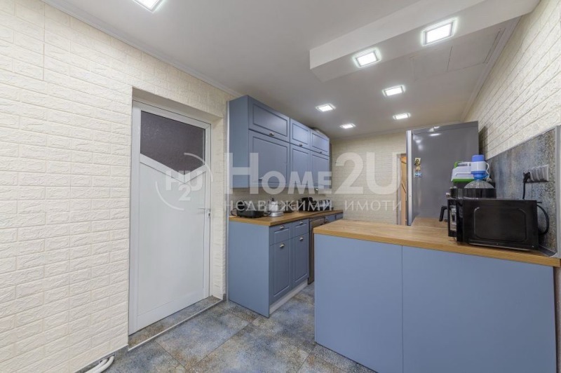 Продава КЪЩА, гр. Аксаково, област Варна, снимка 12 - Къщи - 52706565