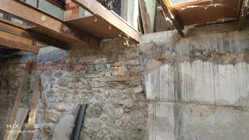 Продава КЪЩА, гр. Ловеч, Вароша, снимка 12 - Къщи - 52772639