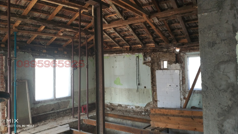 Продава КЪЩА, гр. Ловеч, Вароша, снимка 15 - Къщи - 52772639