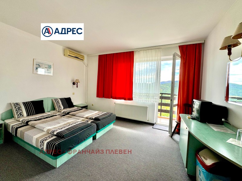 Продава ХОТЕЛ, с. Типченица, област Враца, снимка 11 - Хотели - 52600335