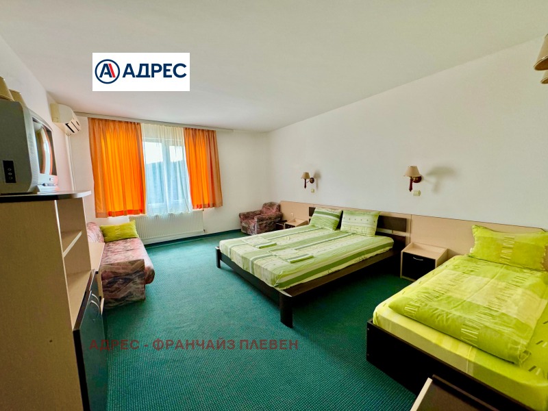 Продава ХОТЕЛ, с. Типченица, област Враца, снимка 13 - Хотели - 52600335