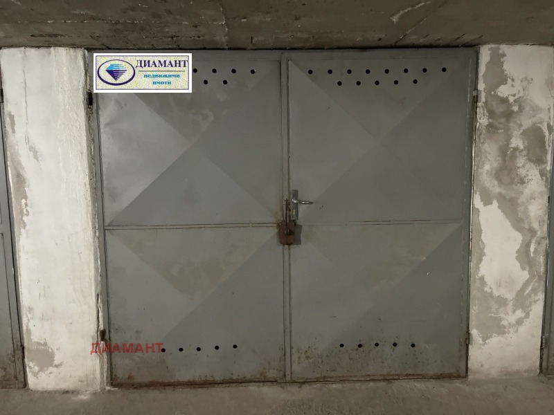 Продава ГАРАЖ, ПАРКОМЯСТО, гр. Русе, Център