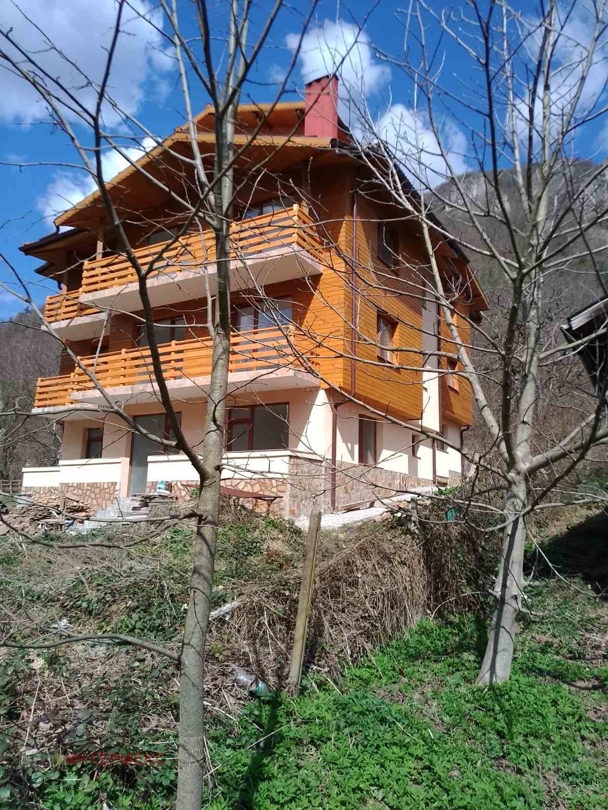 Продава ХОТЕЛ, с. Рибарица, област Ловеч, снимка 13 - Хотели - 56079228