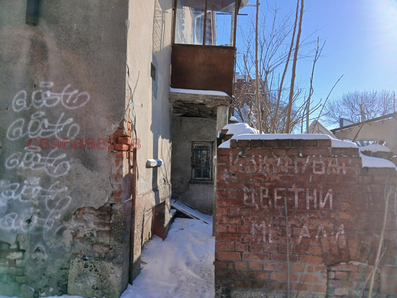 Продава ЕТАЖ ОТ КЪЩА в град Русе, Централен кооп. пазар - 35 кв.м / 42 000 € » 82 144.86 лв.