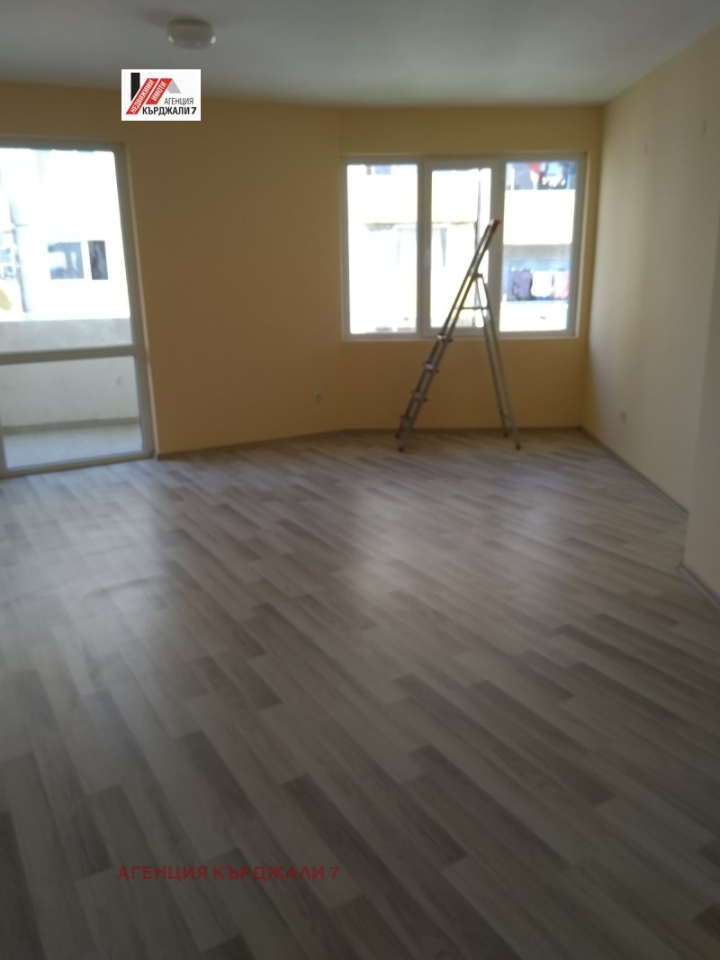 Продава  2-стаен град Кърджали , Възрожденци , 79 кв.м | 23607195 - изображение [3]