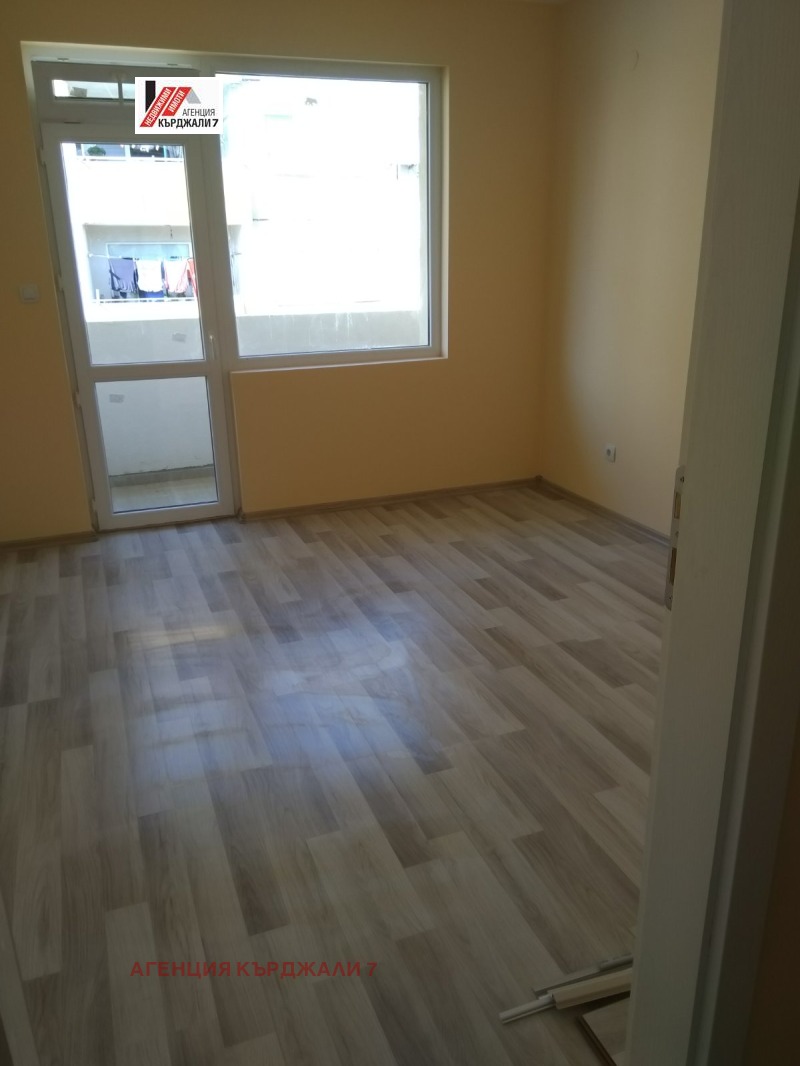 Продава  2-стаен град Кърджали , Възрожденци , 79 кв.м | 23607195 - изображение [8]